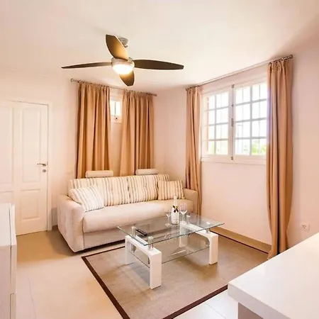 1 Bedroom For 4 People In Tenerife Apartment